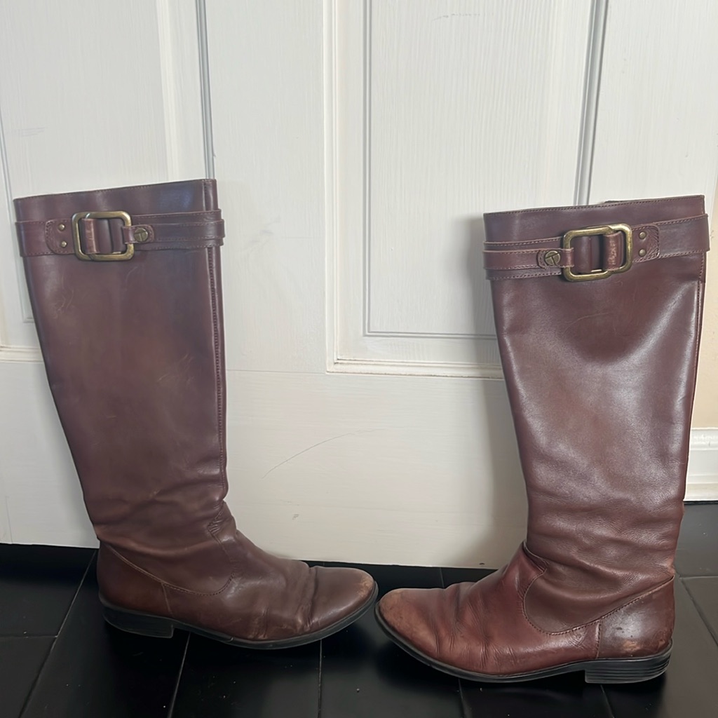 Nice Tahari Brand Leather Boots